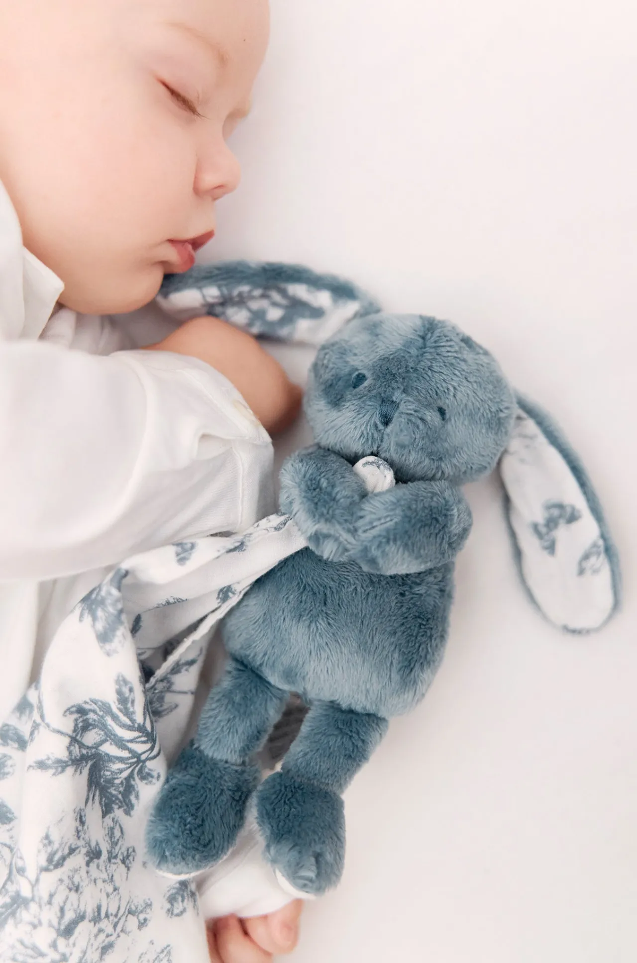 Tartine et Chocolat Augustin le Lapin Doudou imprimé inspiration Toile de Jouy bleu| Lapin, Augustin|Doudous