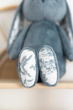 Tartine et Chocolat Augustin le Lapin Imprimé inspiration Toile de Jouy bleu 25cm| Lapin, Augustin|Ligne Toile De Jouy