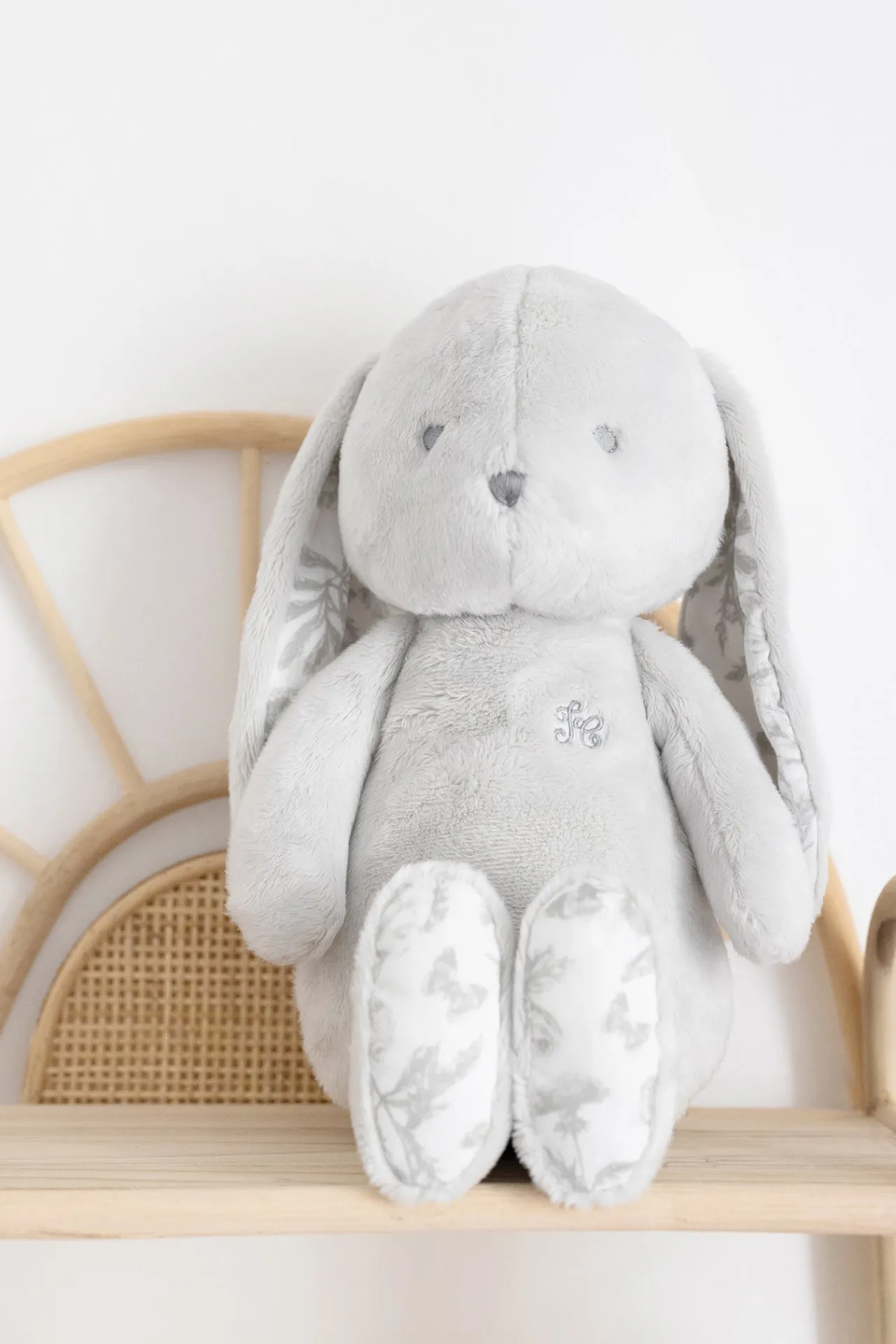 Tartine et Chocolat Augustin le Lapin Imprimé inspiration Toile de Jouy gris 25cm| Toile De Jouy Gris|Lapin, Augustin