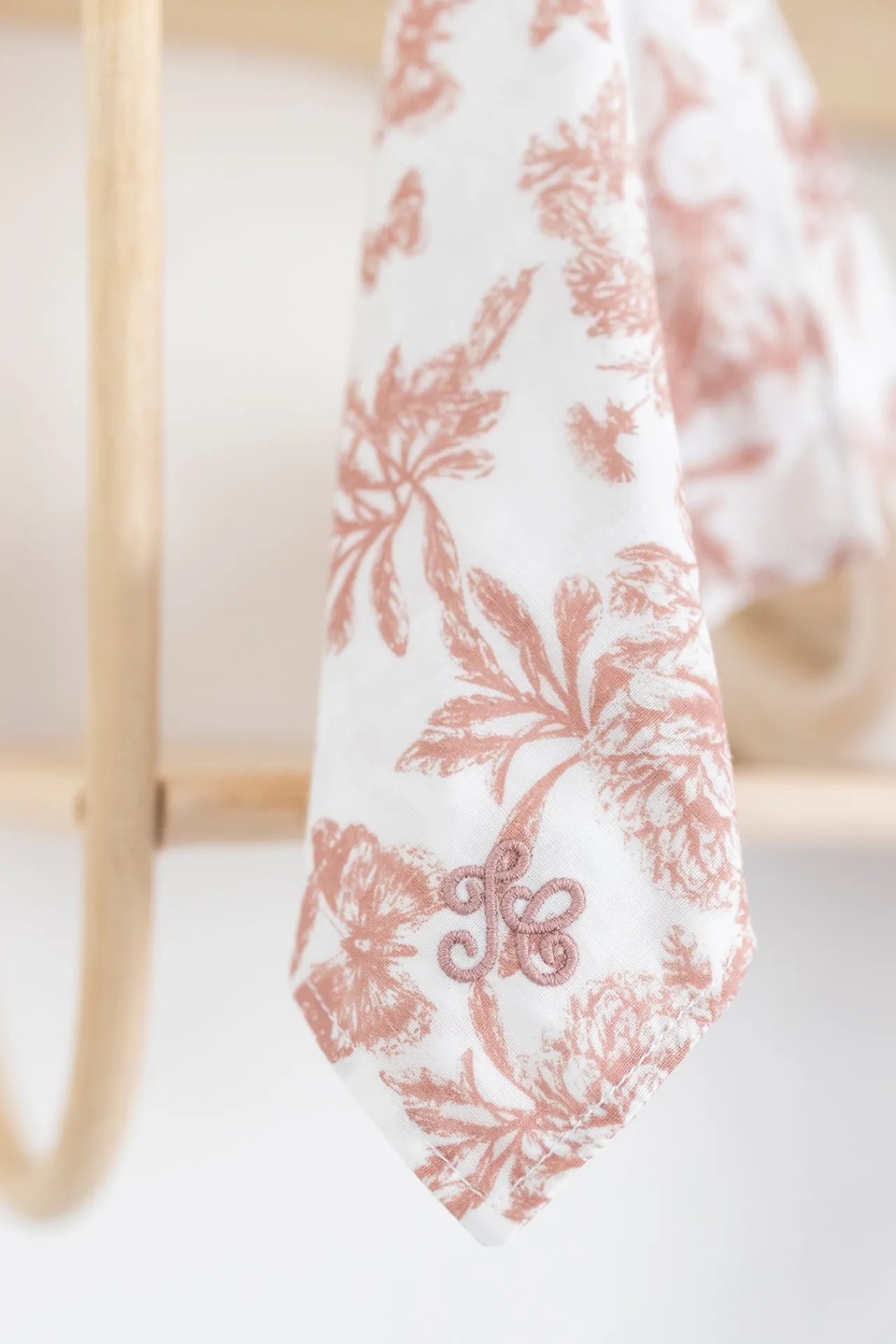 Tartine et Chocolat Augustin le Lapin Doudou imprimé inspiration Toile de Jouy rose| Lapin, Augustin|Ligne Toile De Jouy