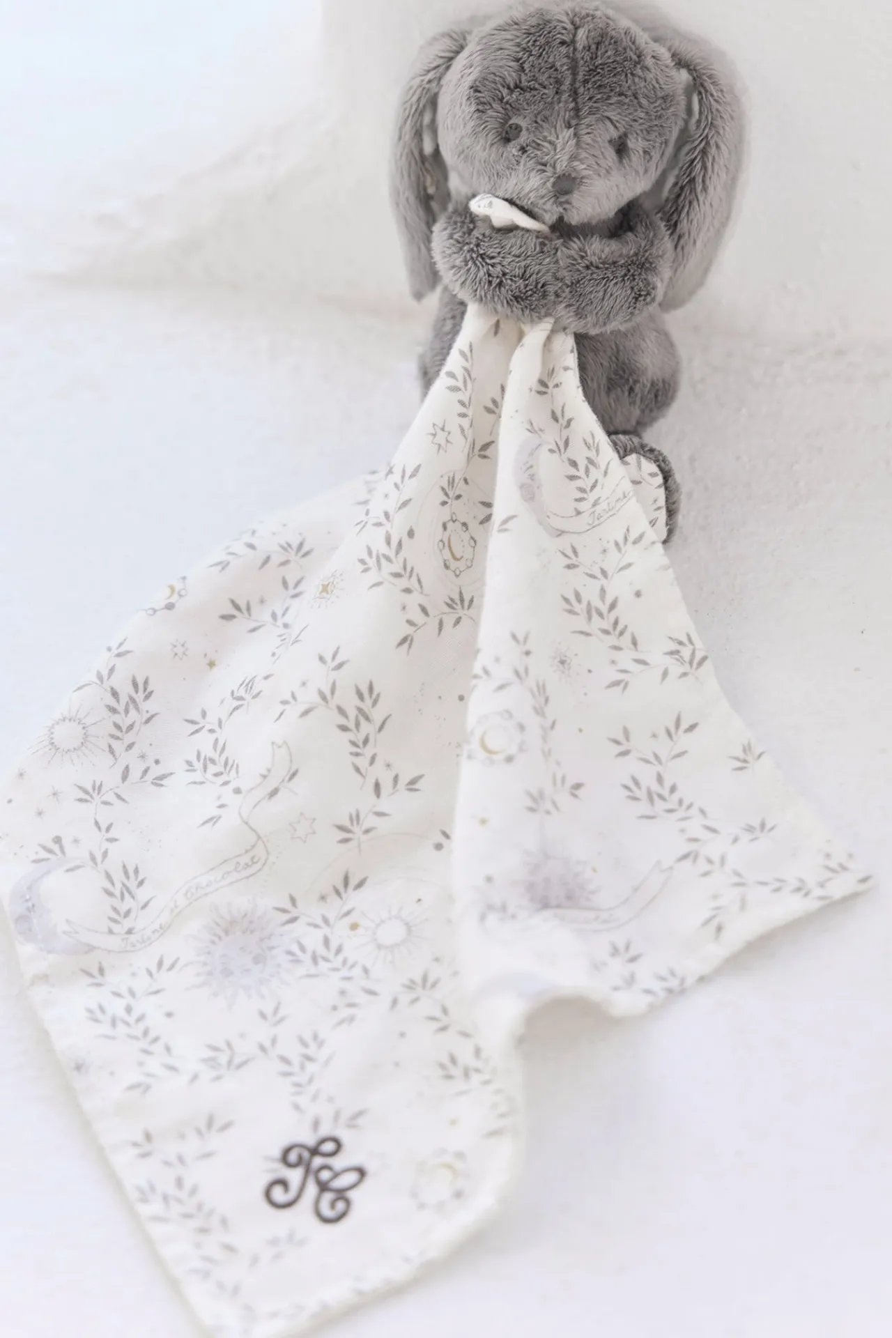 Tartine et Chocolat Augustin le lapin Doudou gris imprimé Rêve étoilé| Rêve Étoilé|Lapin, Augustin