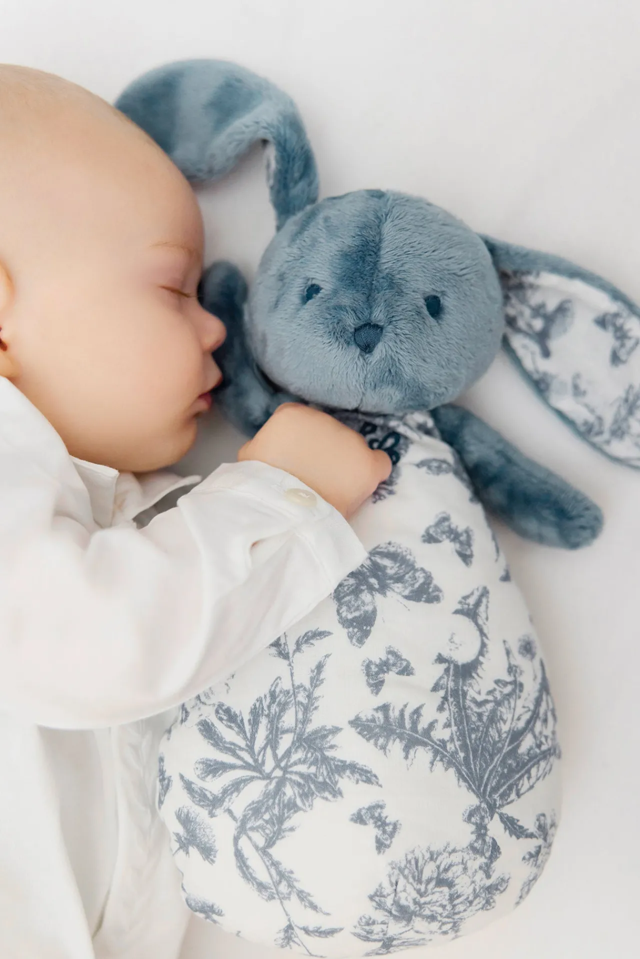 Tartine et Chocolat Augustin le Lapin veilleuse musicale Imprimé Toile de Jouy bleu| Lapin, Augustin|Jouets D'Éveil