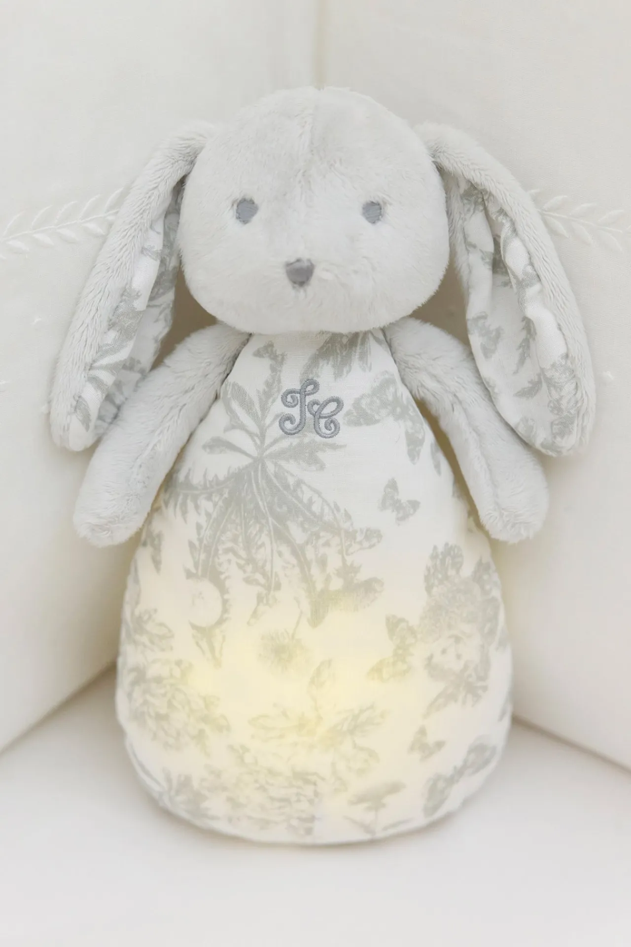 Tartine et Chocolat Augustin le Lapin veilleuse musicale Imprimé Toile de Jouy gris| Toile De Jouy Gris|Lapin, Augustin