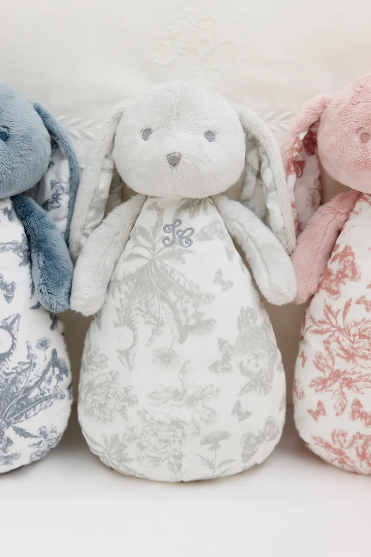 Tartine et Chocolat Augustin le Lapin veilleuse musicale Imprimé Toile de Jouy gris| Toile De Jouy Gris|Lapin, Augustin