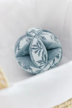 Tartine et Chocolat Balle sensorielle Imprimé inspiration Toile de Jouy bleu| Ligne Toile De Jouy|Jouets D'Éveil