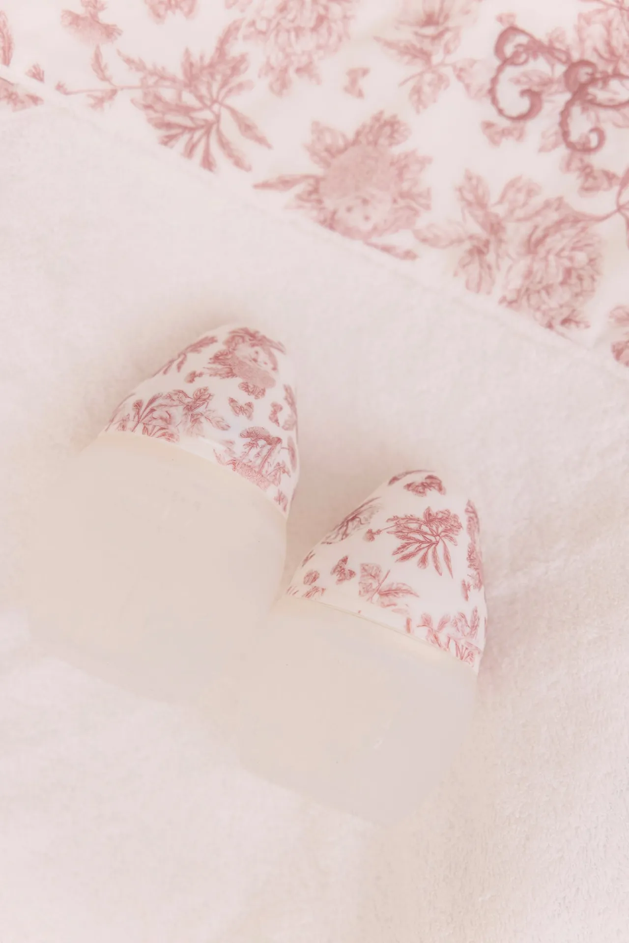 Tartine et Chocolat Biberon anti-colique Toile de jouy rose Élhée x| Bavoirs - Accessoires De Repas