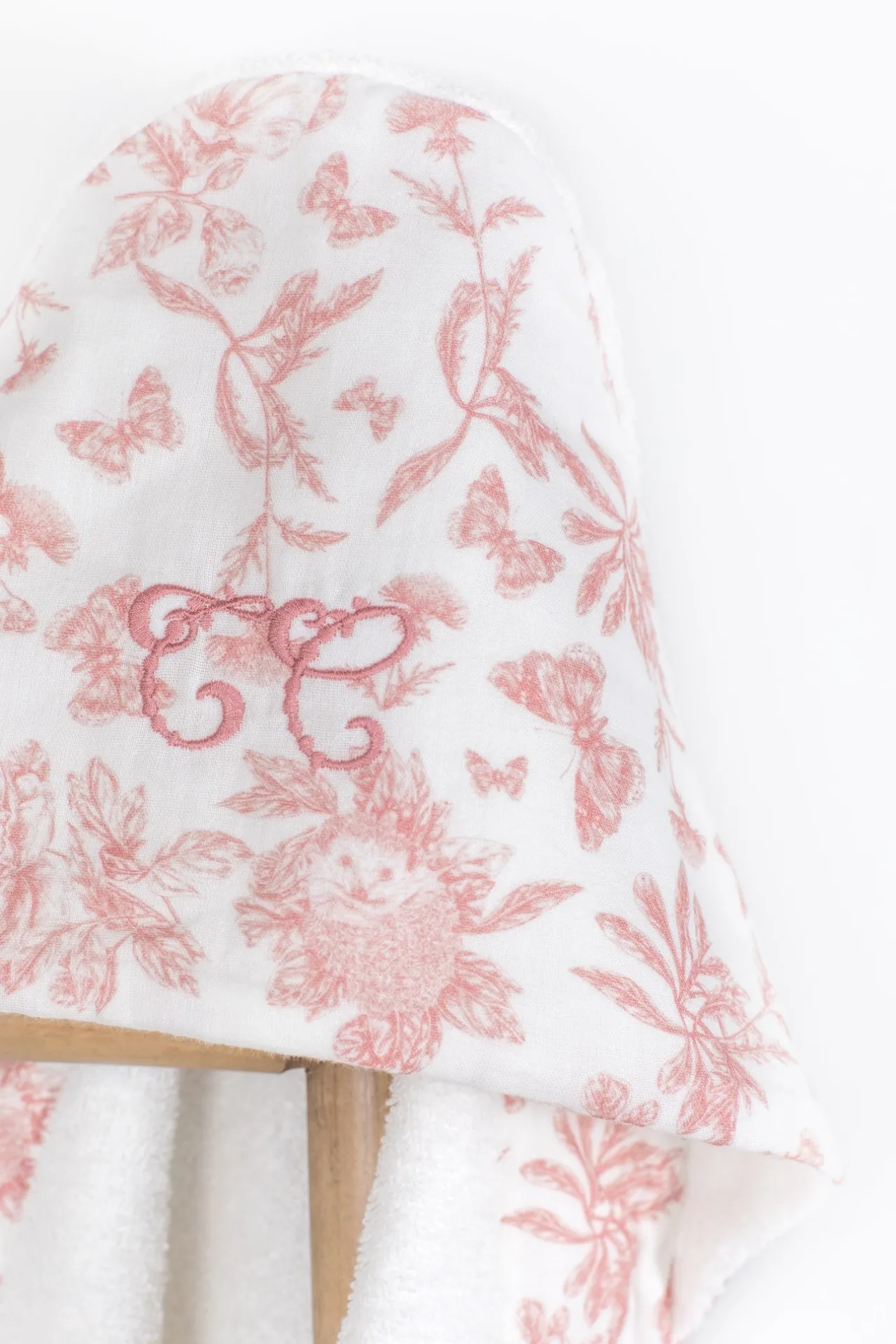 Tartine et Chocolat Cape de bain Imprimé inspiration Toile de Jouy rose| Toile De Jouy Rose|Linges - Accessoires De Bain