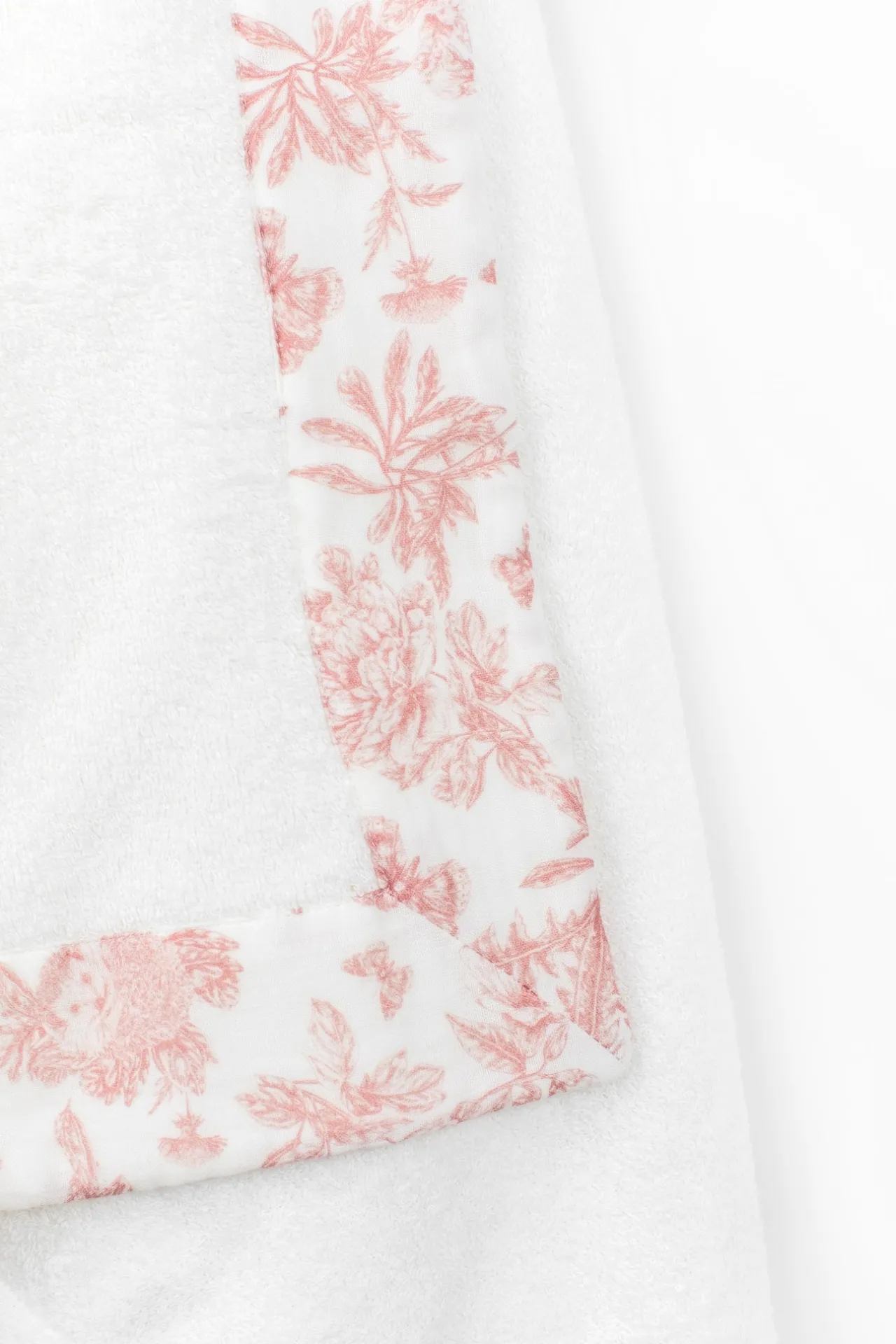 Tartine et Chocolat Cape de bain Imprimé inspiration Toile de Jouy rose| Toile De Jouy Rose|Linges - Accessoires De Bain