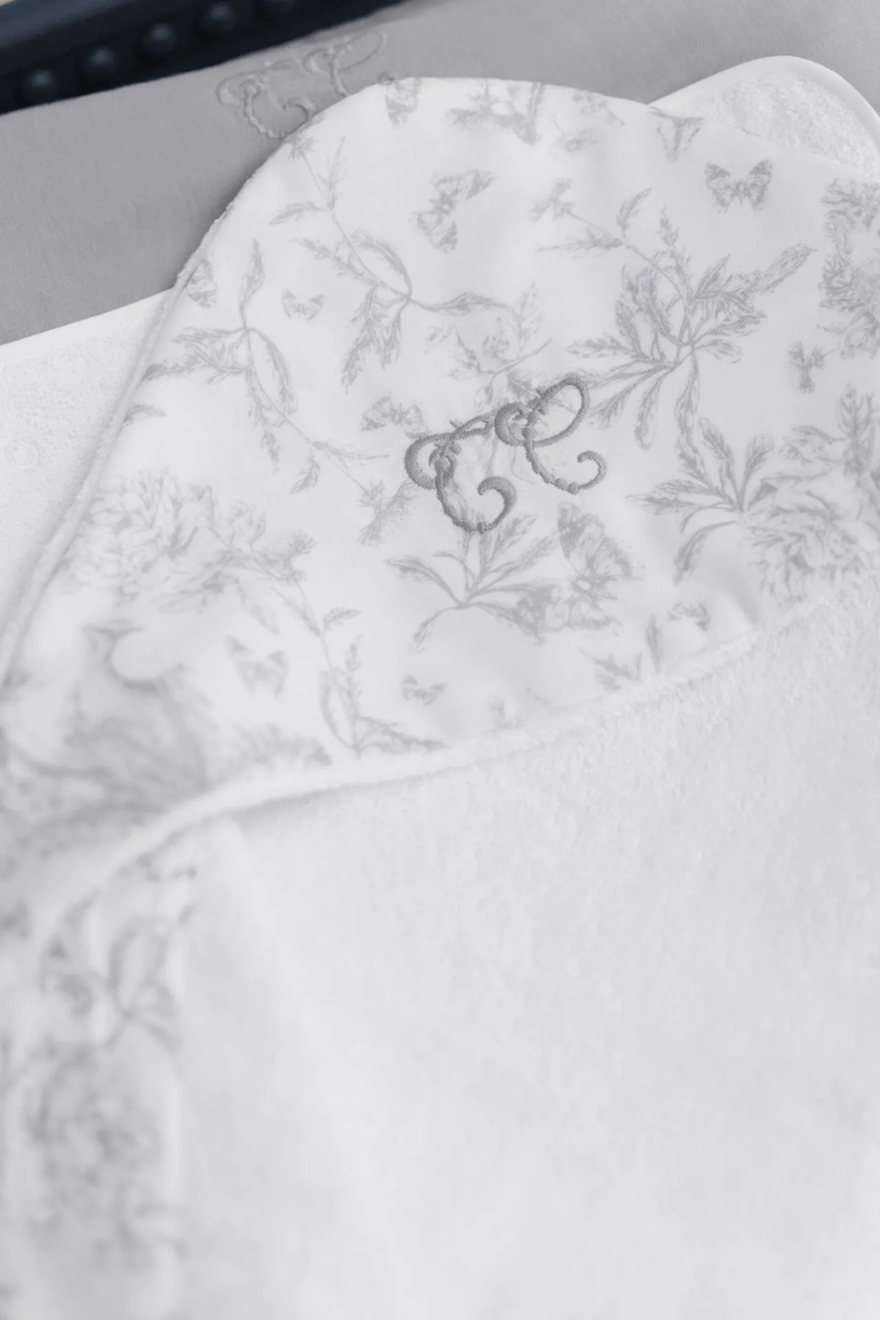 Tartine et Chocolat Cape de bain Imprimé inspiration toile de jouy gris| Toile De Jouy Gris|Linges - Accessoires De Bain