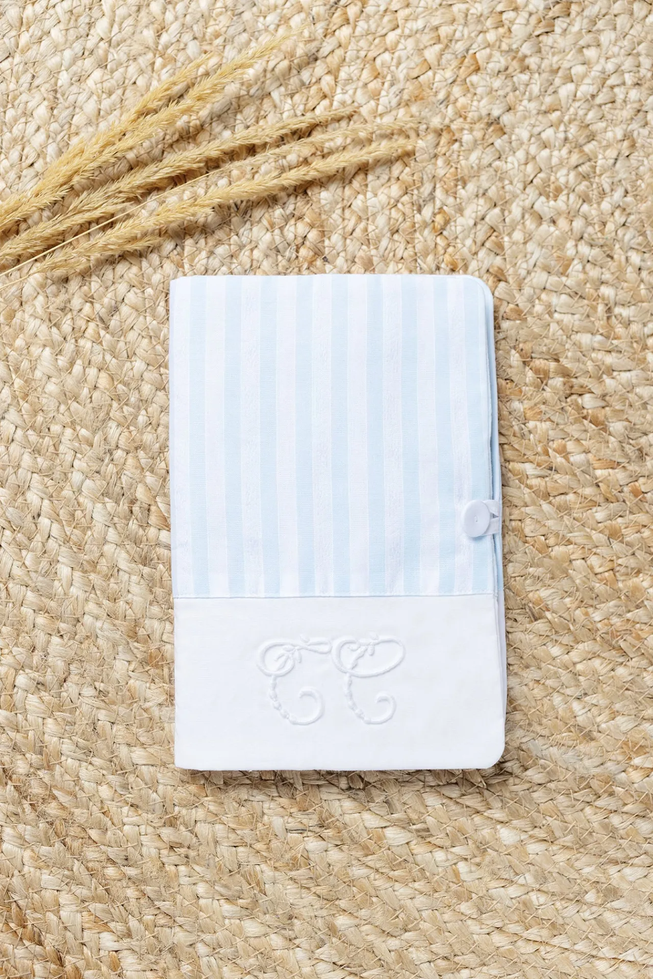 Tartine et Chocolat Housse de carnet de santé Garda bleu ciel| Garda Ciel|Sacs À Langer - Nids D'Ange