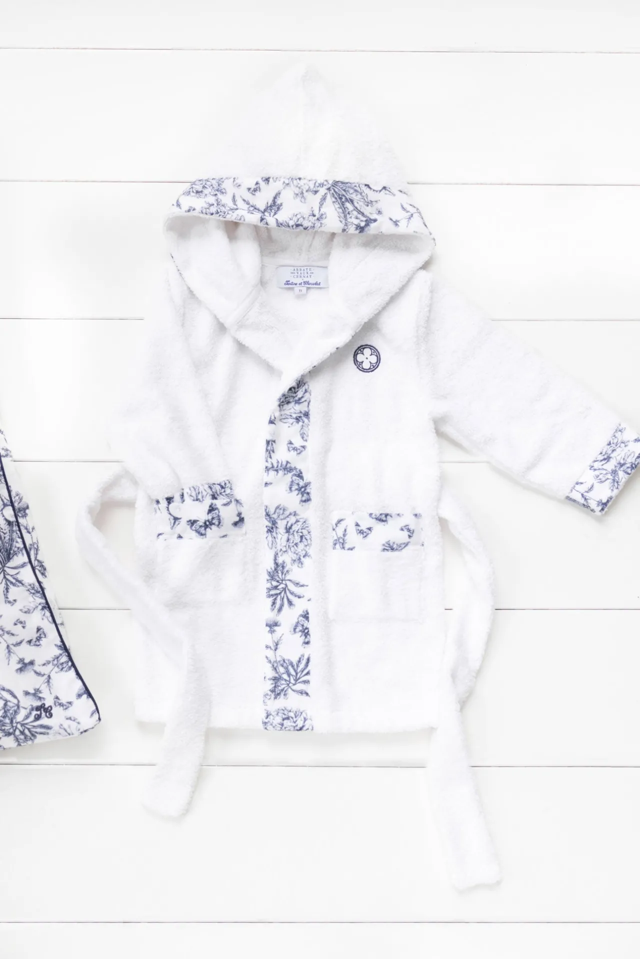 Tartine et Chocolat Peignoir Toile de Jouy x Abbaye des Vaux de Cernay| Toile De Jouy Bleu