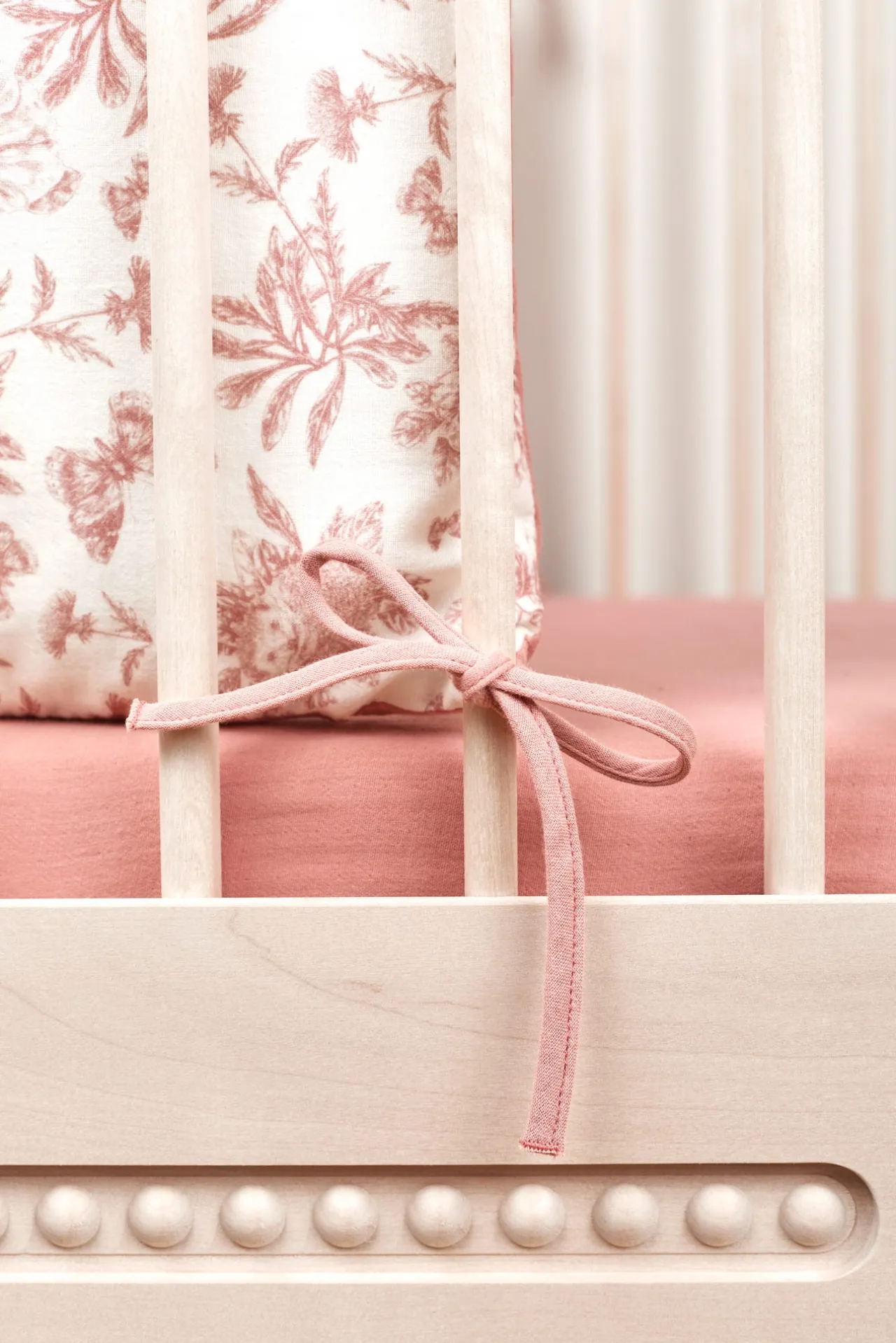 Tartine et Chocolat Tour de lit Imprimé inspiration Toile de Jouy rose| Toile De Jouy Rose|Gigoteuses - Linges De Lit