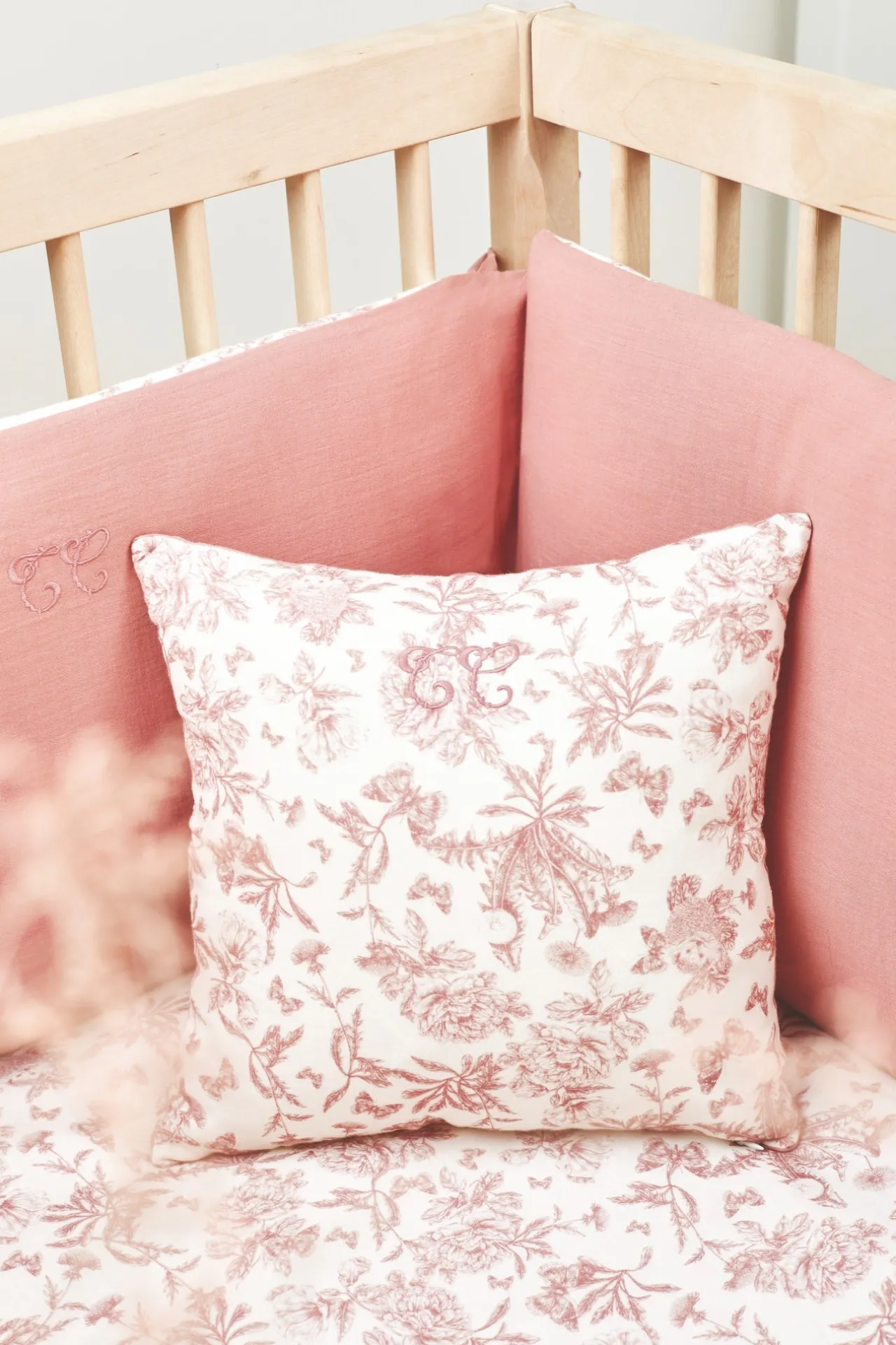 Tartine et Chocolat Tour de lit Imprimé inspiration Toile de Jouy rose| Toile De Jouy Rose|Gigoteuses - Linges De Lit