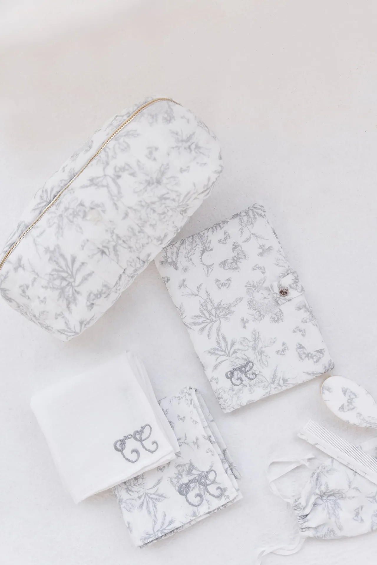 Tartine et Chocolat Trousse zippée Imprimé inspiration Toile de Jouy gris| Linges - Accessoires De Bain|Toile De Jouy Gris